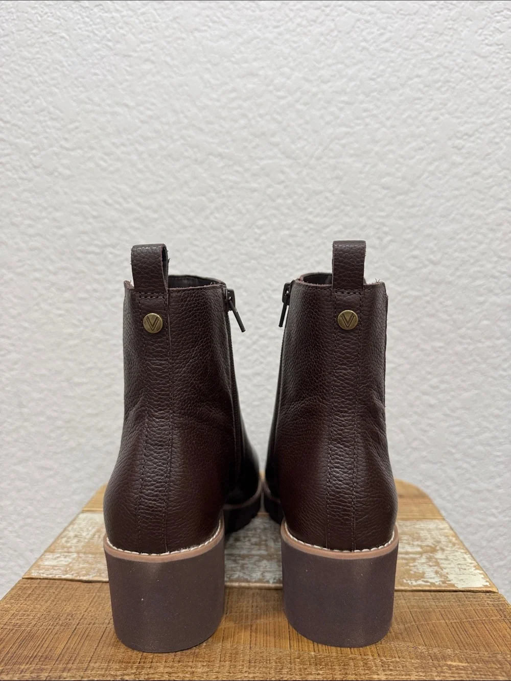 Vionic Aria 2.0 Brown Leather Chelsea Wedge Lug Sole  Ankle Boots Size 8 NEW